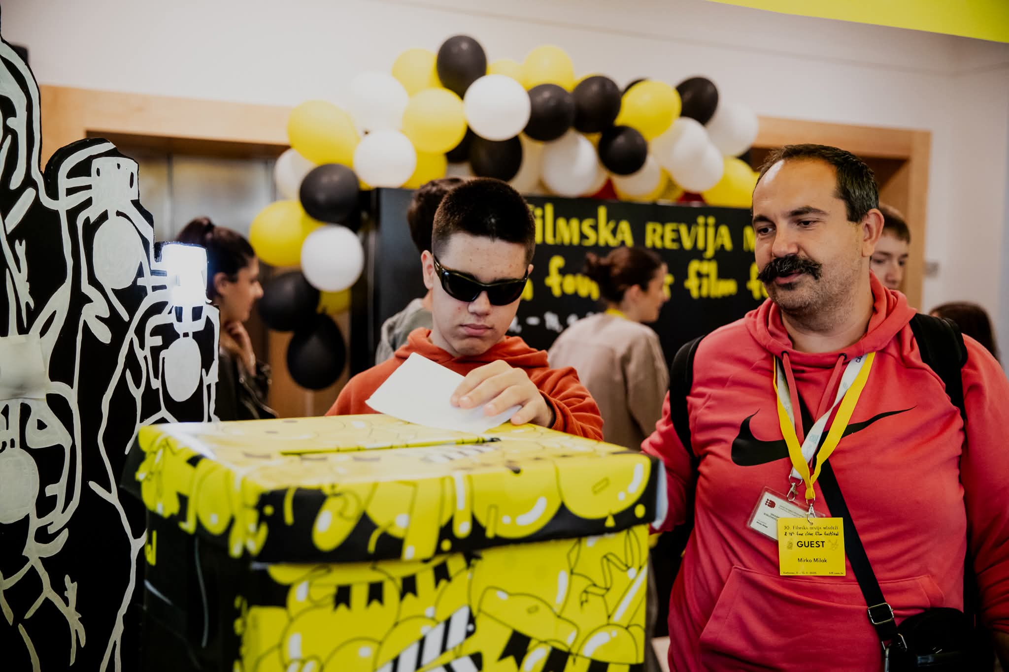 Deni glasa nakon natjecateljske projekcije