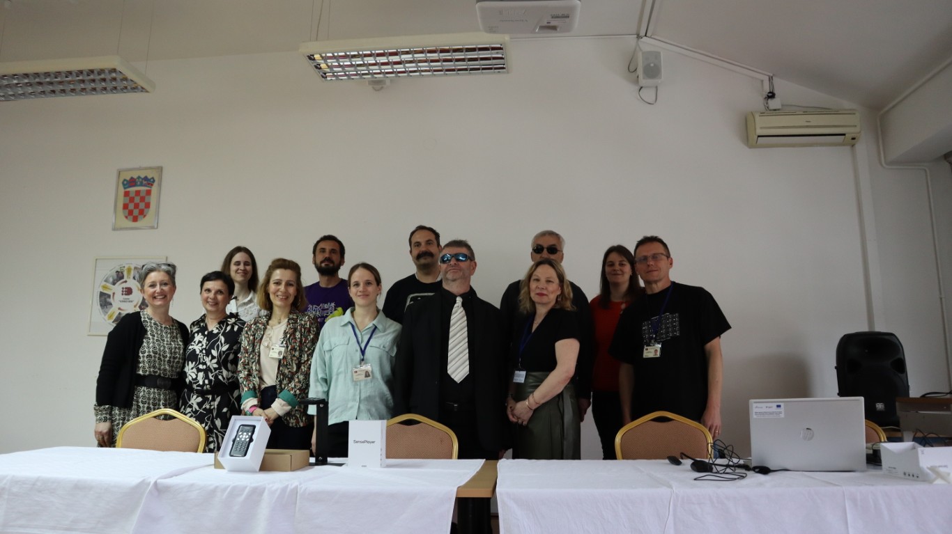 Grupna fotografija izlagača i organizatora