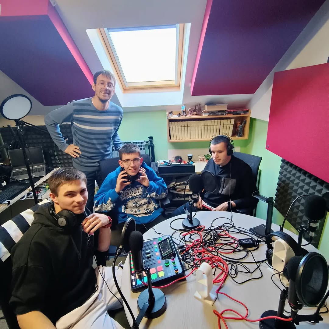 Lovac Krešo iz Potjere u studiju s Eronom, Antonijem i Andrejem